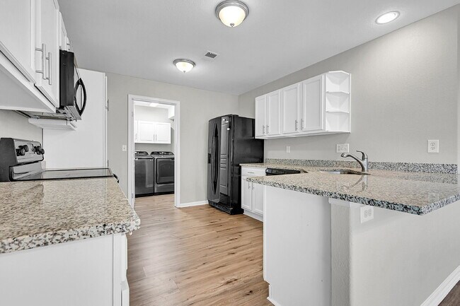 Building Photo - $2,695.00, 3 bed, 2.5 bath located in Denver.