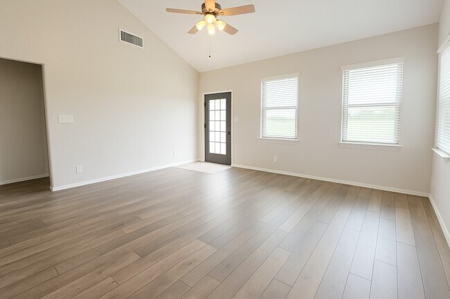 Building Photo - 4406 Park Trail Ln