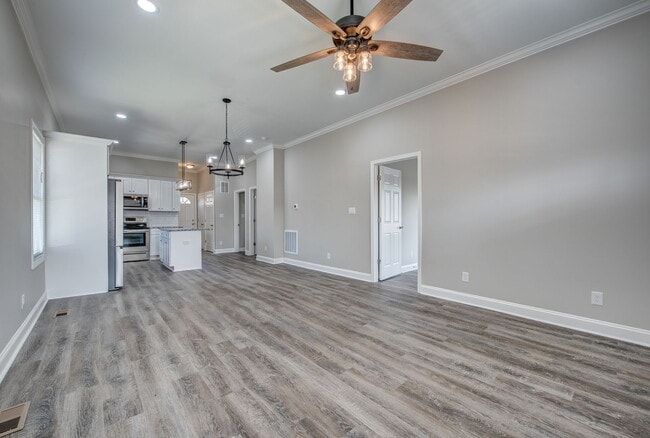 Building Photo - 21 Maple Ave