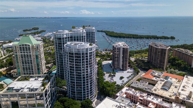 Building Photo - 2831 S Bayshore Dr