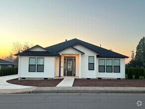Building Photo - 3Bd/2Ba Single Story House - Available to ...
