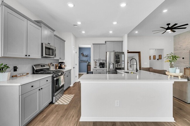 Building Photo - Beautiful Single Story Home Full of Upgrad...