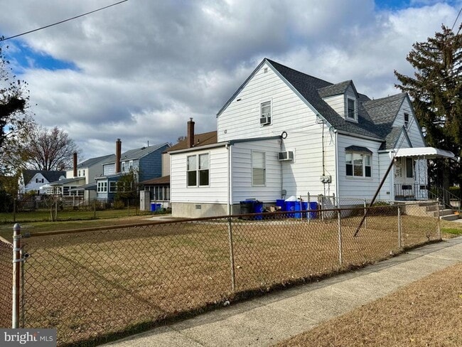 Building Photo - 1132 Howard Ave