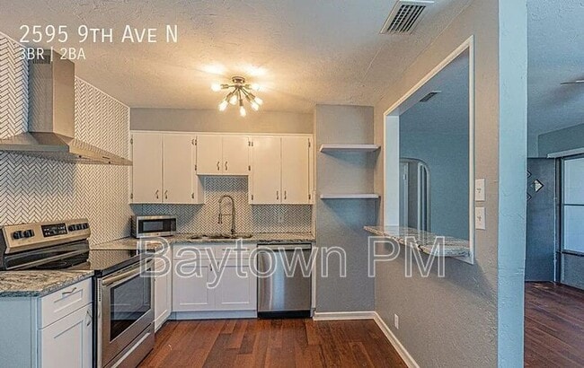Building Photo - 2595 9th Ave N