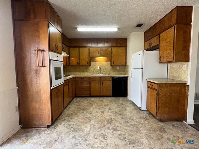 Building Photo - 2905 Persimmon Dr