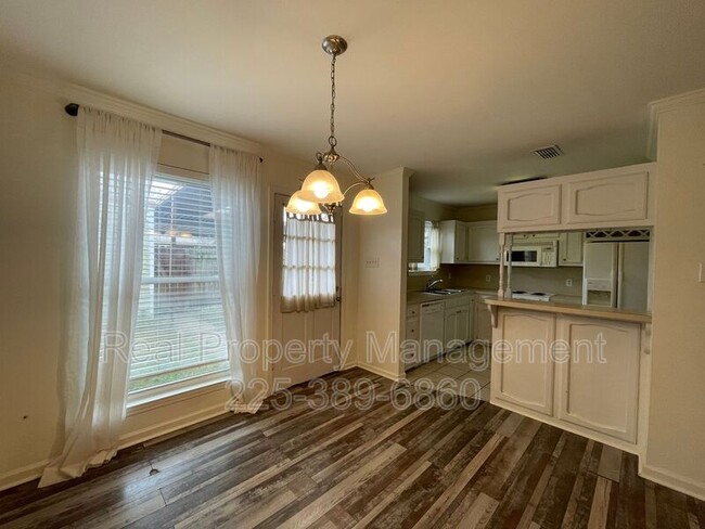 Building Photo - 9841 Siegen Ln