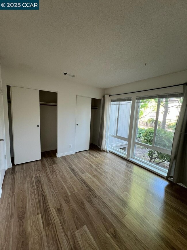 Building Photo - 438 Ridgeview Dr