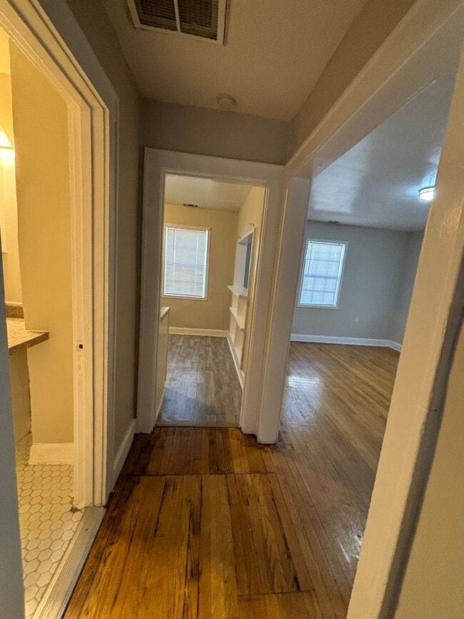 Building Photo - 1211 26th St