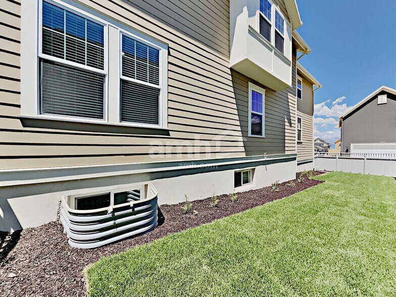 Building Photo - 11133 Kitty Hawk Rd