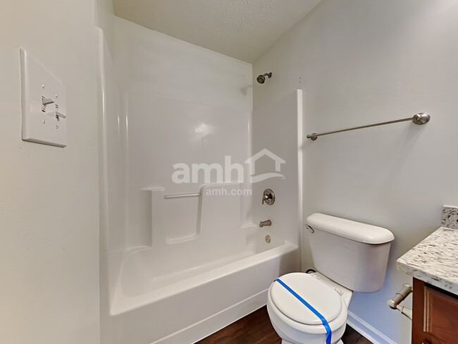 Building Photo - 156 Haverstraw Pl