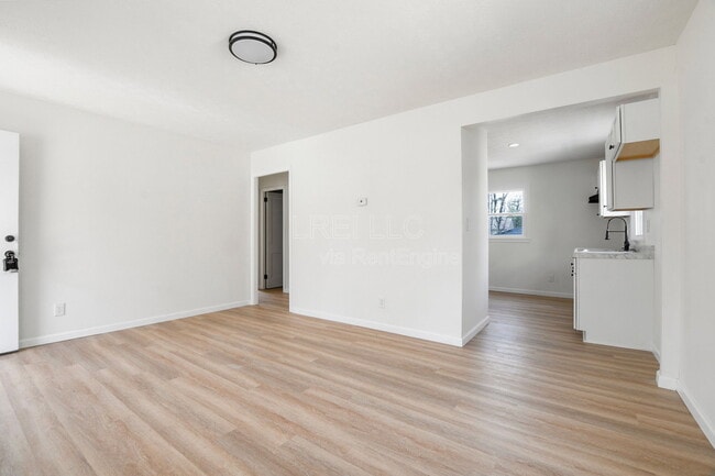 Building Photo - 320 N 36th St