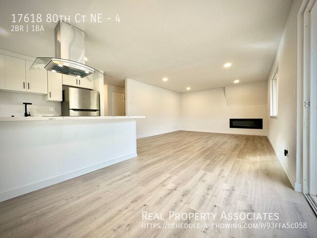 Building Photo - Gorgeous 2 Bed, 1 Bath Apartment – Fully R...