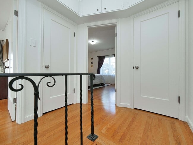 Building Photo - 1718 Le Roy Ave