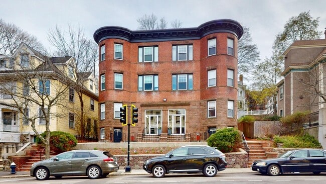 Building Photo - 672 Washington St