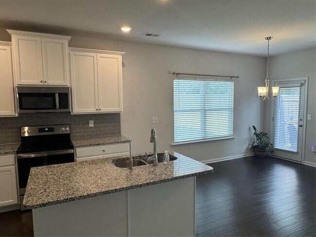 Building Photo - 3376 Highbury Way