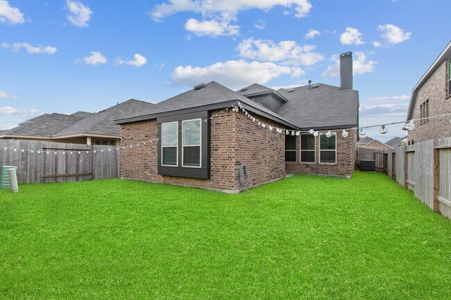 Building Photo - 12335 Summerbrook Dr