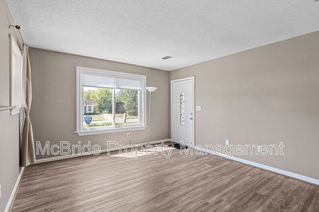 Building Photo - 3615 Goldfinch Dr