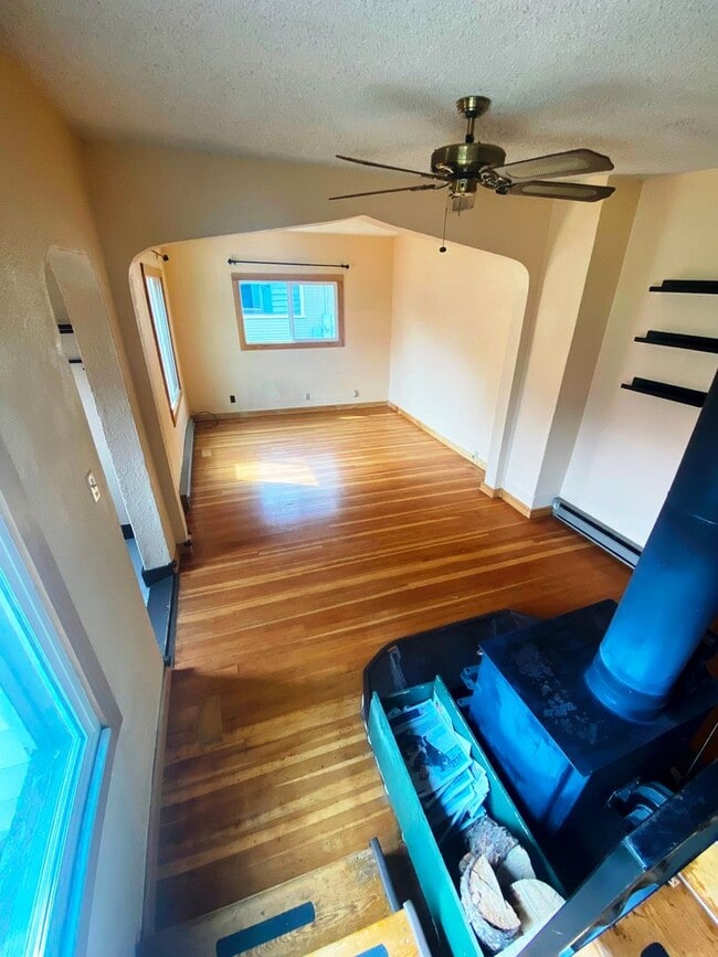 Building Photo - Whitefish River unfurnished 2 bedroom home!