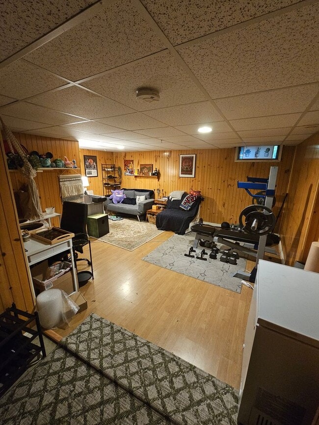 Building Photo - Spacious Portland 3BD/1.5BA Townhouse w/Deck