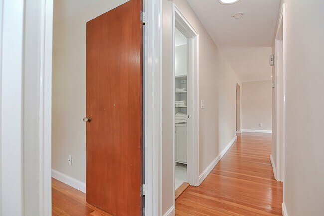 Building Photo - 4 Edgemont Ave