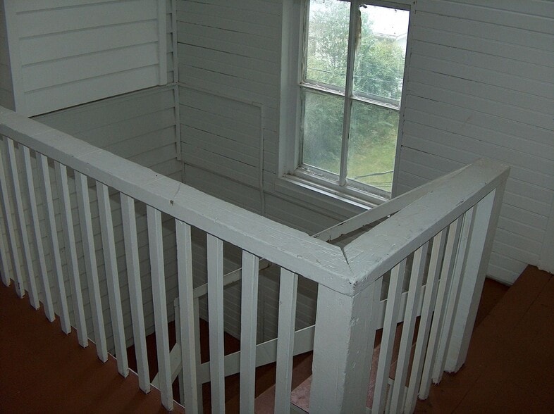 Building Photo - 212 Tinkler St