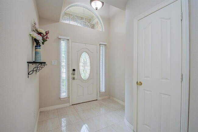 Building Photo - 7511 S Linpar Ct