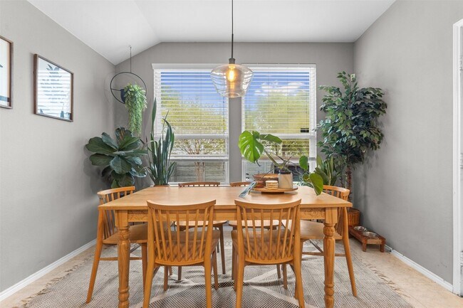 Building Photo - 1913 Kaiser Cove