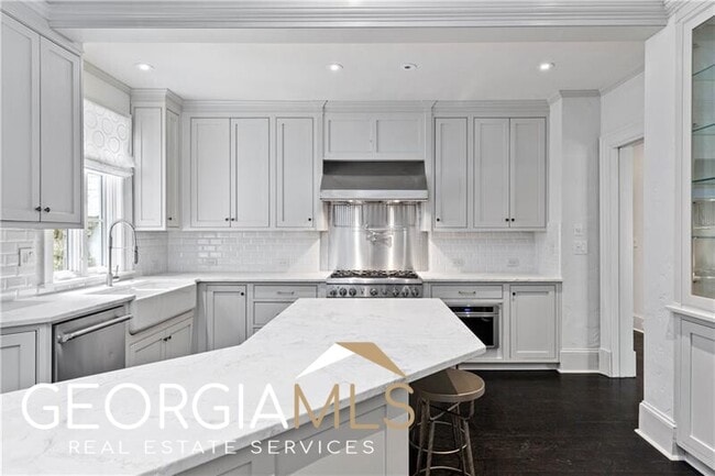 Building Photo - 2522 Habersham Rd NW
