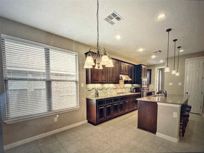 Building Photo - 2414 Sweetwater Ln