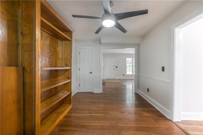 Building Photo - 61 Powers Ferry Rd