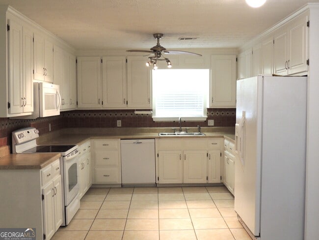 Building Photo - 10 Brandon Dr