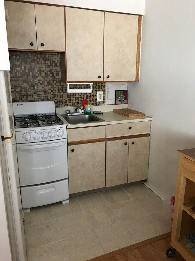 kitchen - 2101 Chestnut St