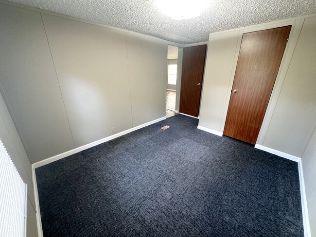 Building Photo - 1595 Venson Rd