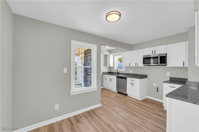 Building Photo - 12107 Worthington Ave