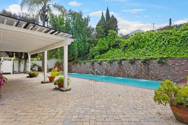 Building Photo - Stunning Carlsbad Executive Home with Ocean Views