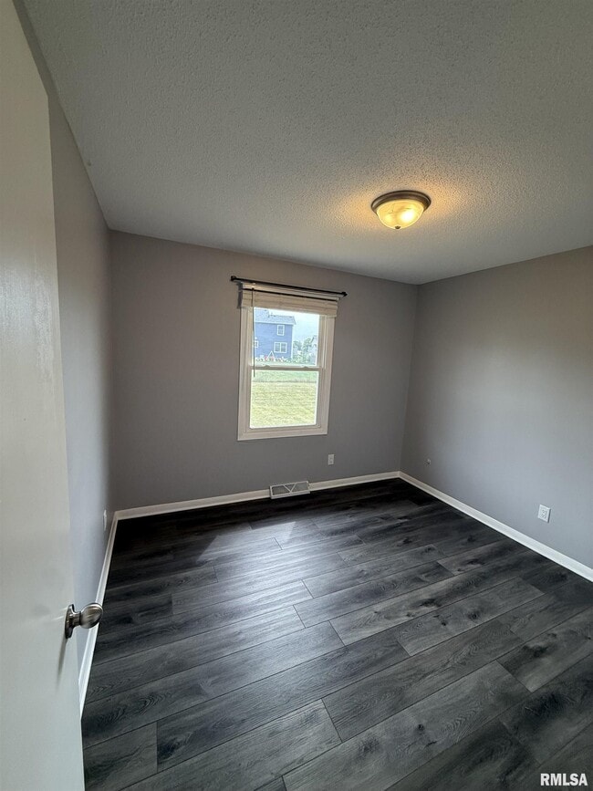 Building Photo - 2843 High Point Dr
