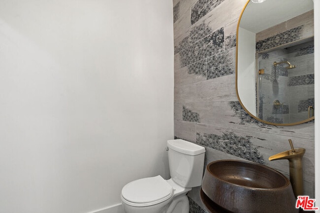 Building Photo - 5266 Veronica St