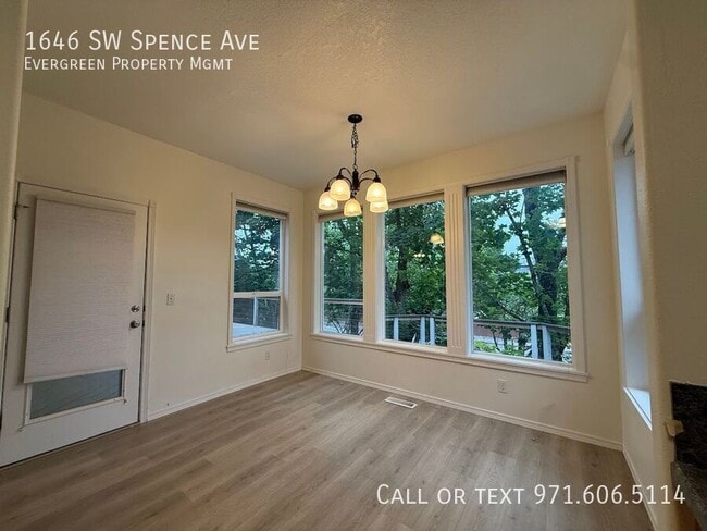 Building Photo - 1646 SW Spence Ave