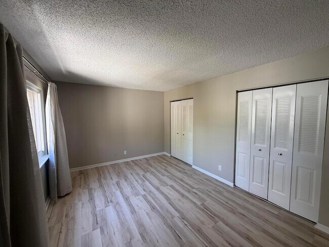 Building Photo - 717 W Ocean Ave