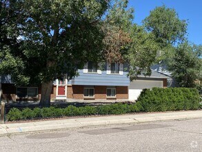 Building Photo - Nokomis - 4 Bedroom