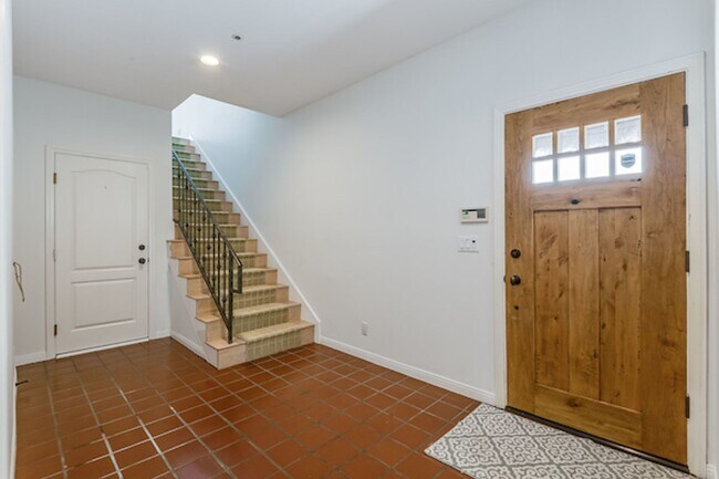 Building Photo - Stand Alone in Golden Hills of Redondo Beach!