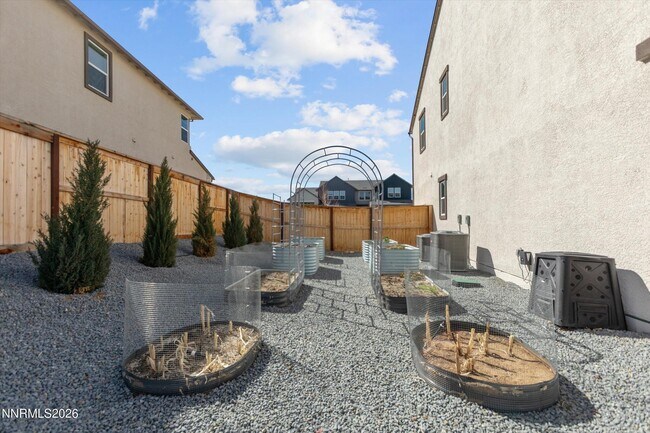 Building Photo - 325 S Pah Rah Rdg Dr