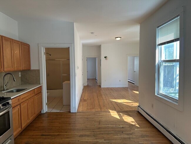 Building Photo - 14 Creighton St