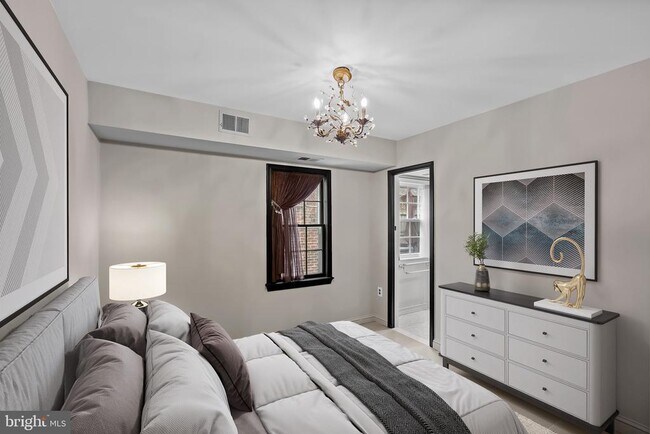 Building Photo - 810 Queen St