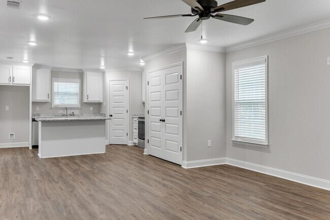 Building Photo - 1522 Woodard St