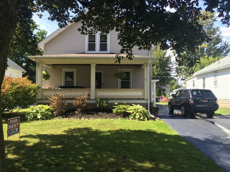 1B/1B Upper for Rent - 61 Hirschfield Dr
