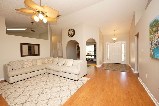Building Photo - Silver Oaks Community