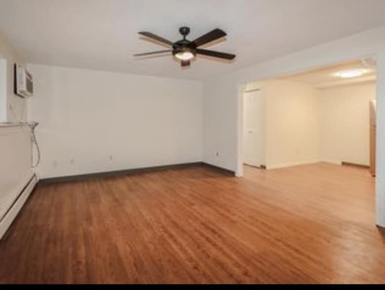 Large living room - 16 Tiffany Rd