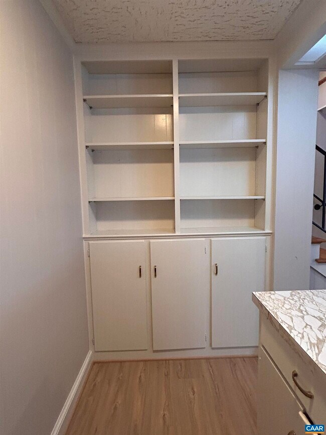 Building Photo - 214 Montvue Dr