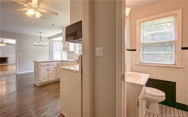 Building Photo - 32 Koger Rd